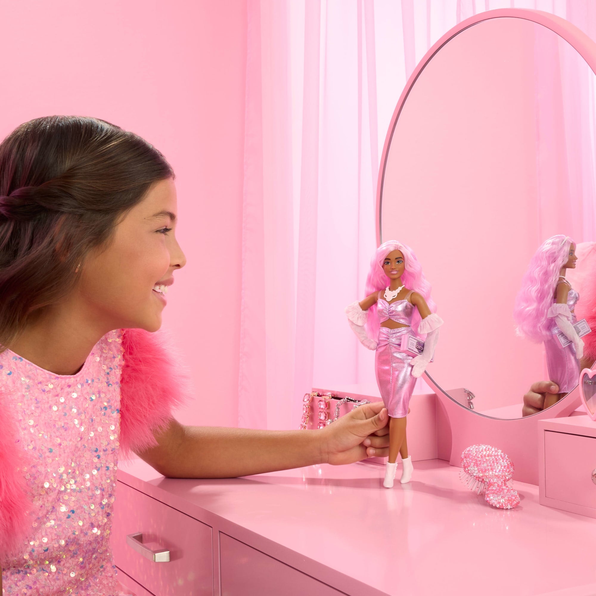 Barbie Fashionista Muñeca Deluxe Cabello Rosa y Vestido Brillante - Image 2