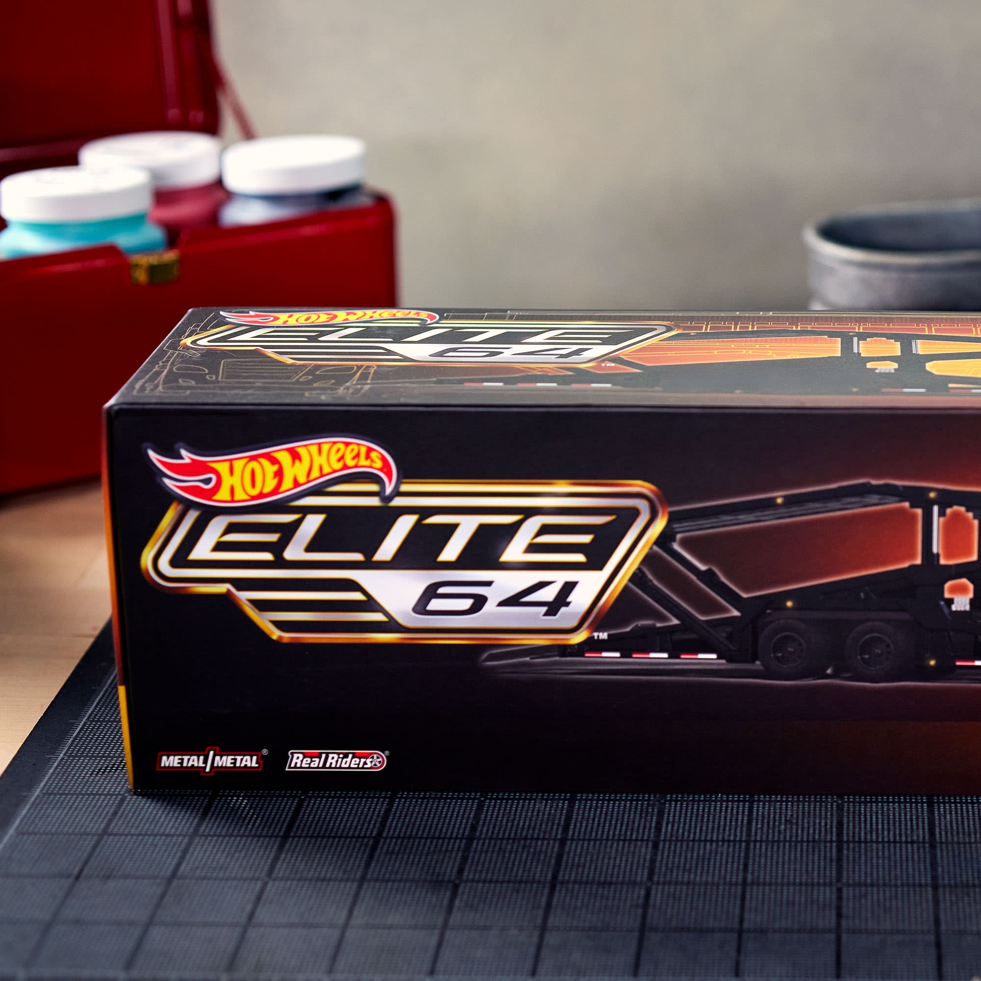 Hot Wheels Elite 64 Freightliner Cascadia - Image 12