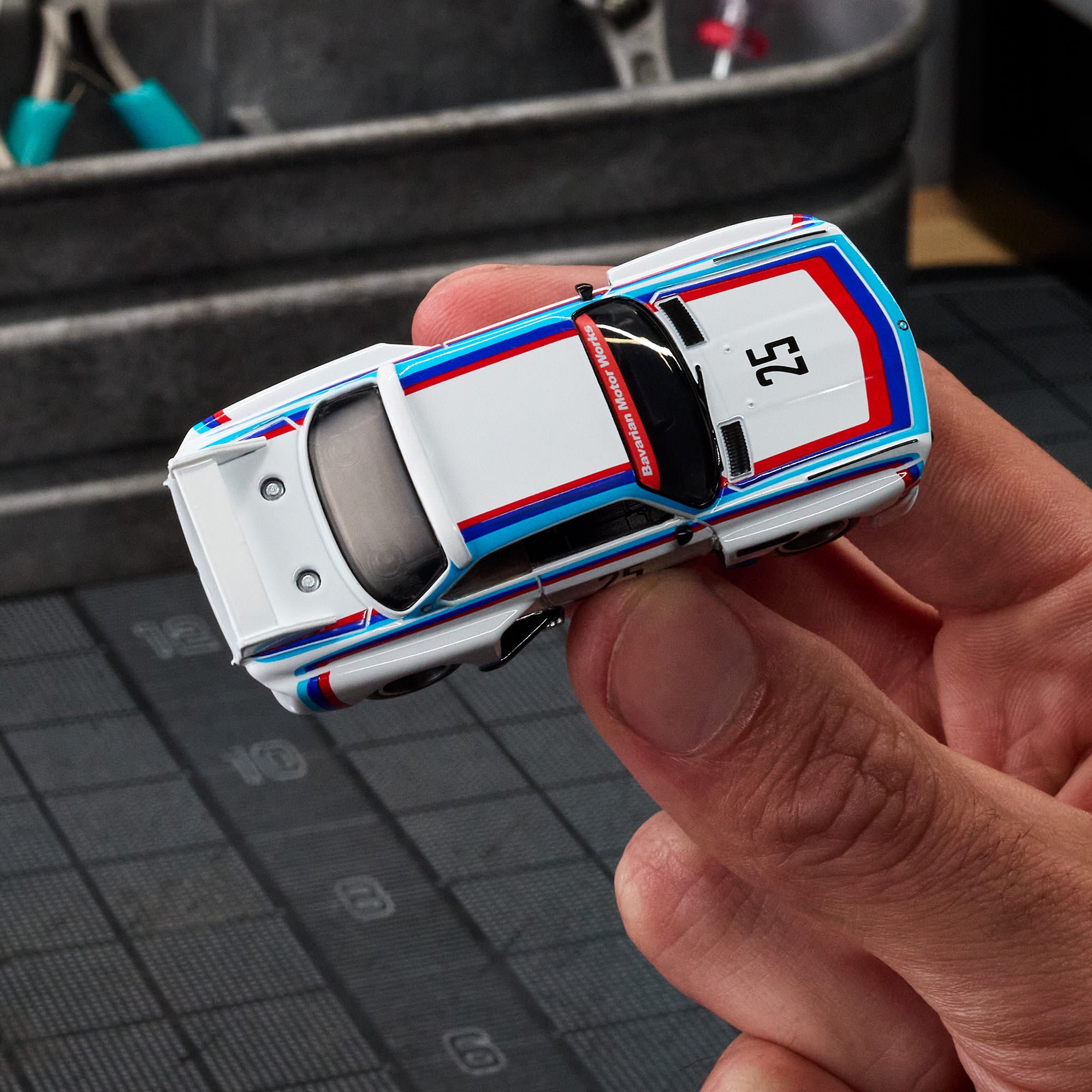 Hot Wheels Elite 64 1975 BMW 3.0 CSL Race - Image 10