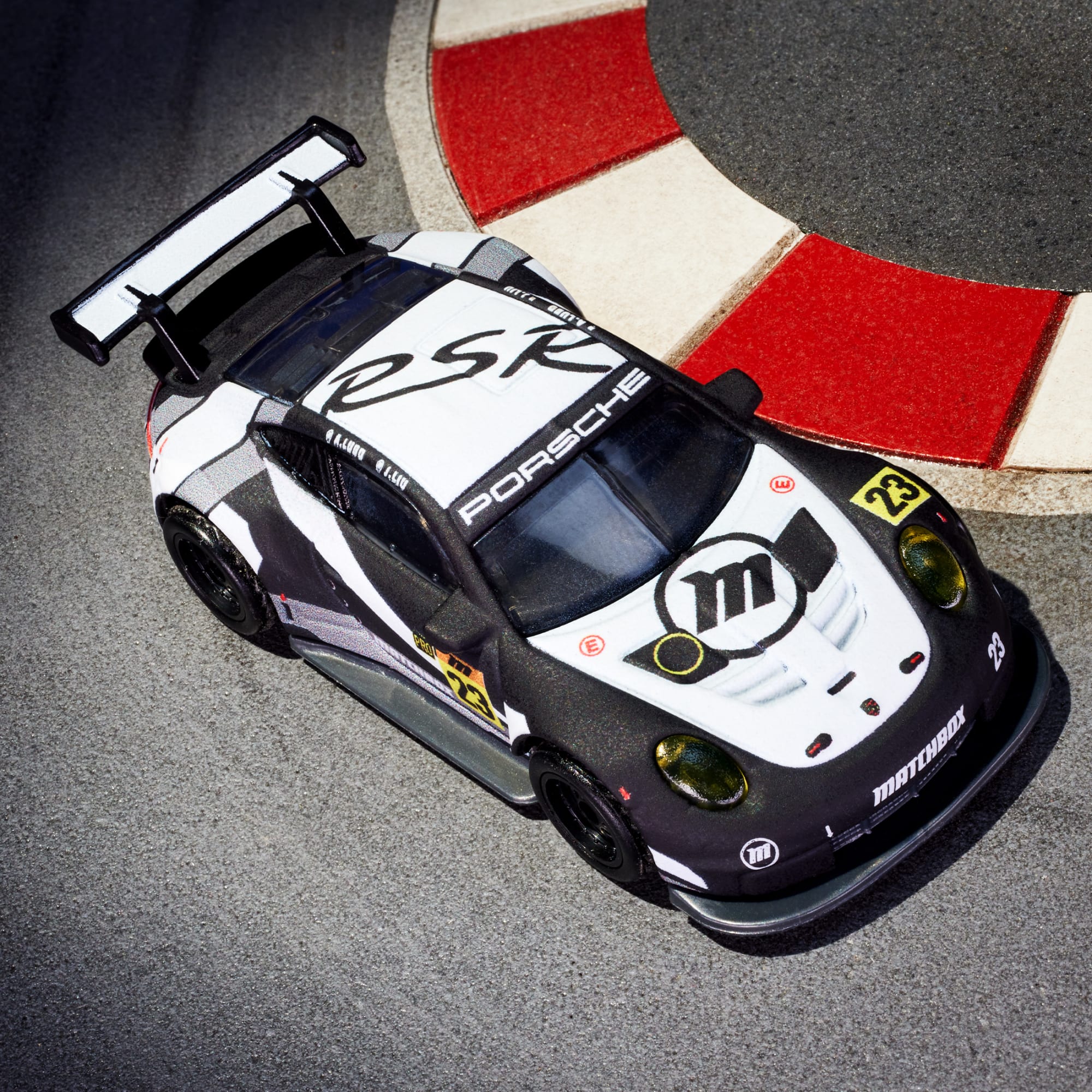 Matchbox Porsche 911 RSR - Image 9