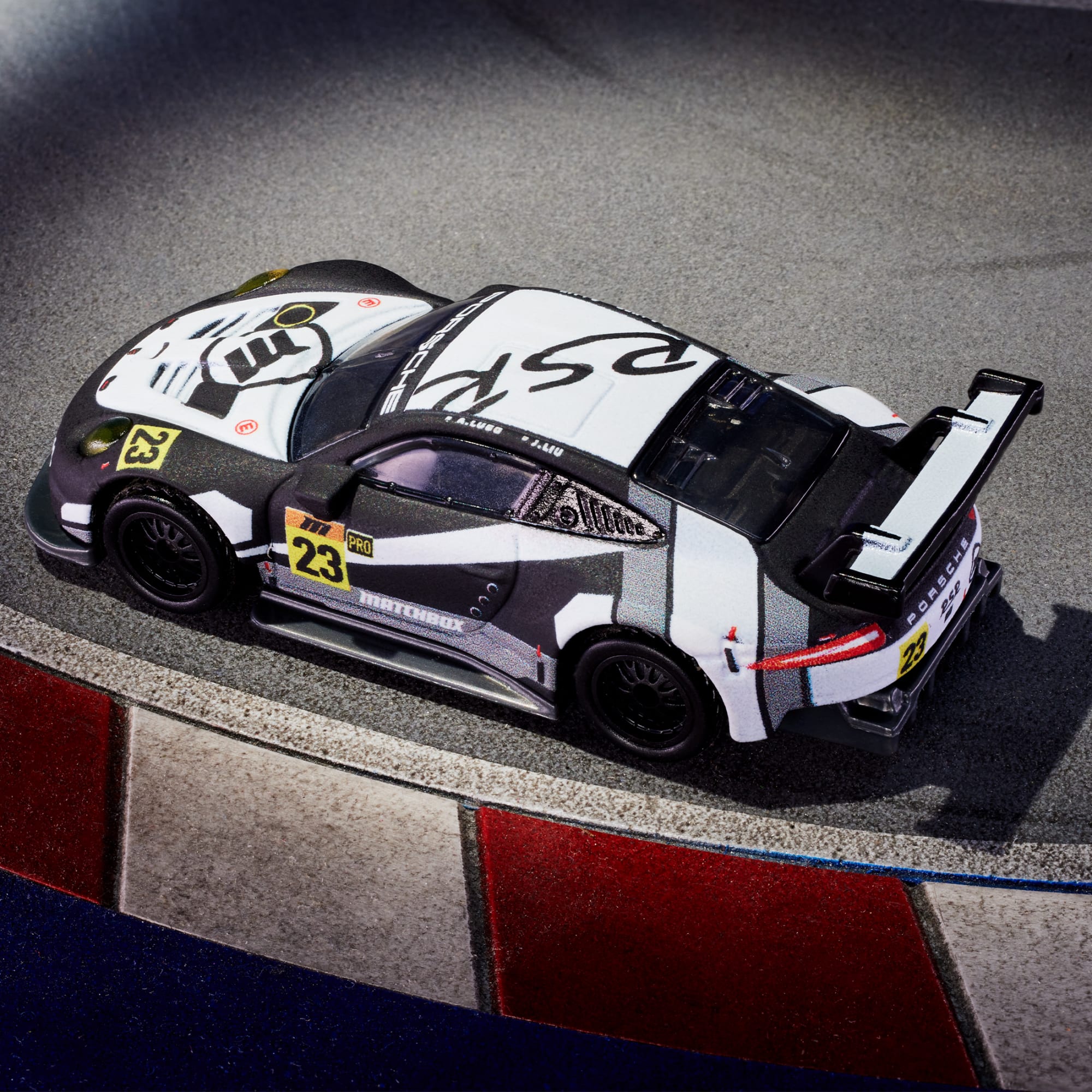 Matchbox Porsche 911 RSR - Image 8