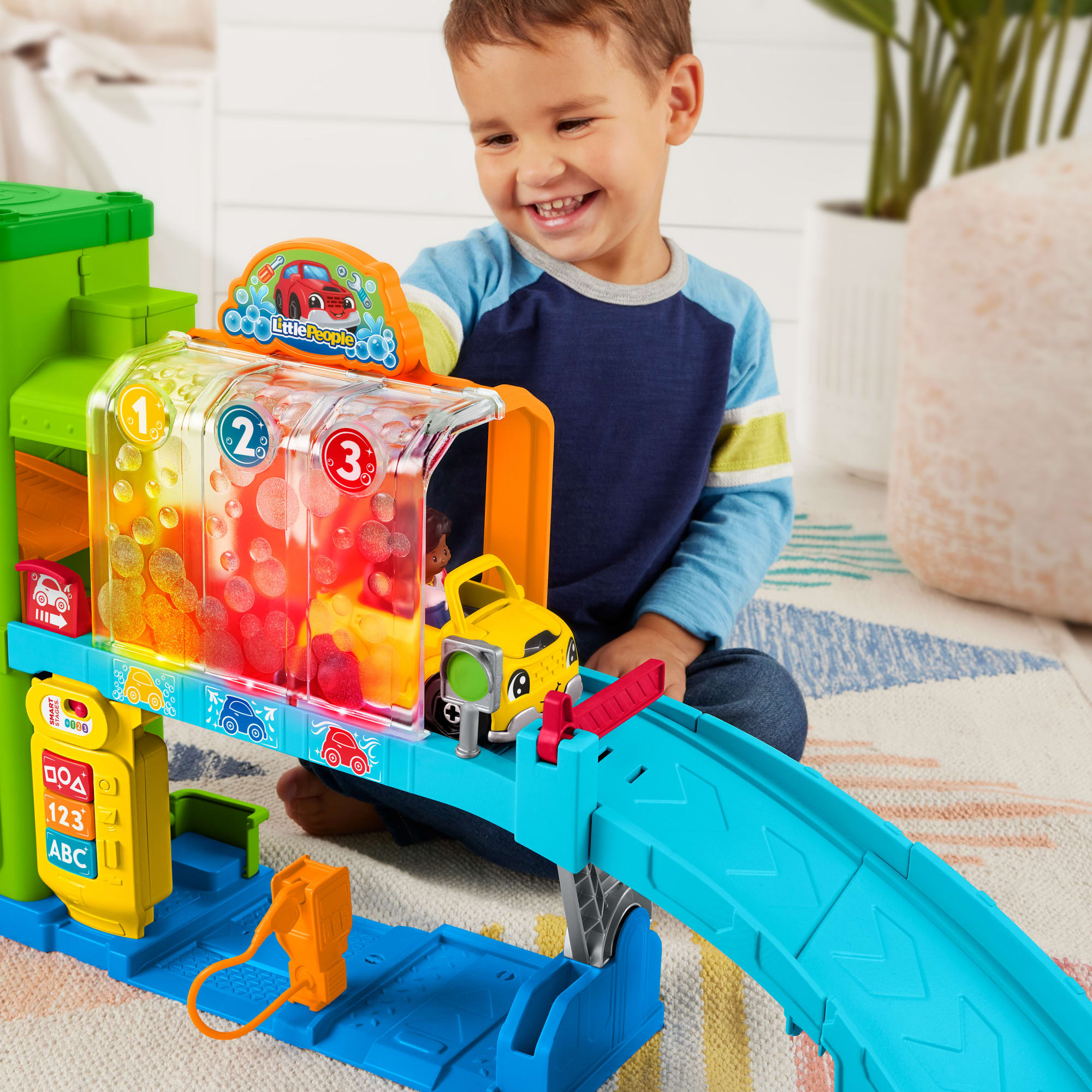 Fisher-Price Little People Light-Up Learning Garage Toddler Playset. 5 Play Pieces. Multi-Language Version - Image 2