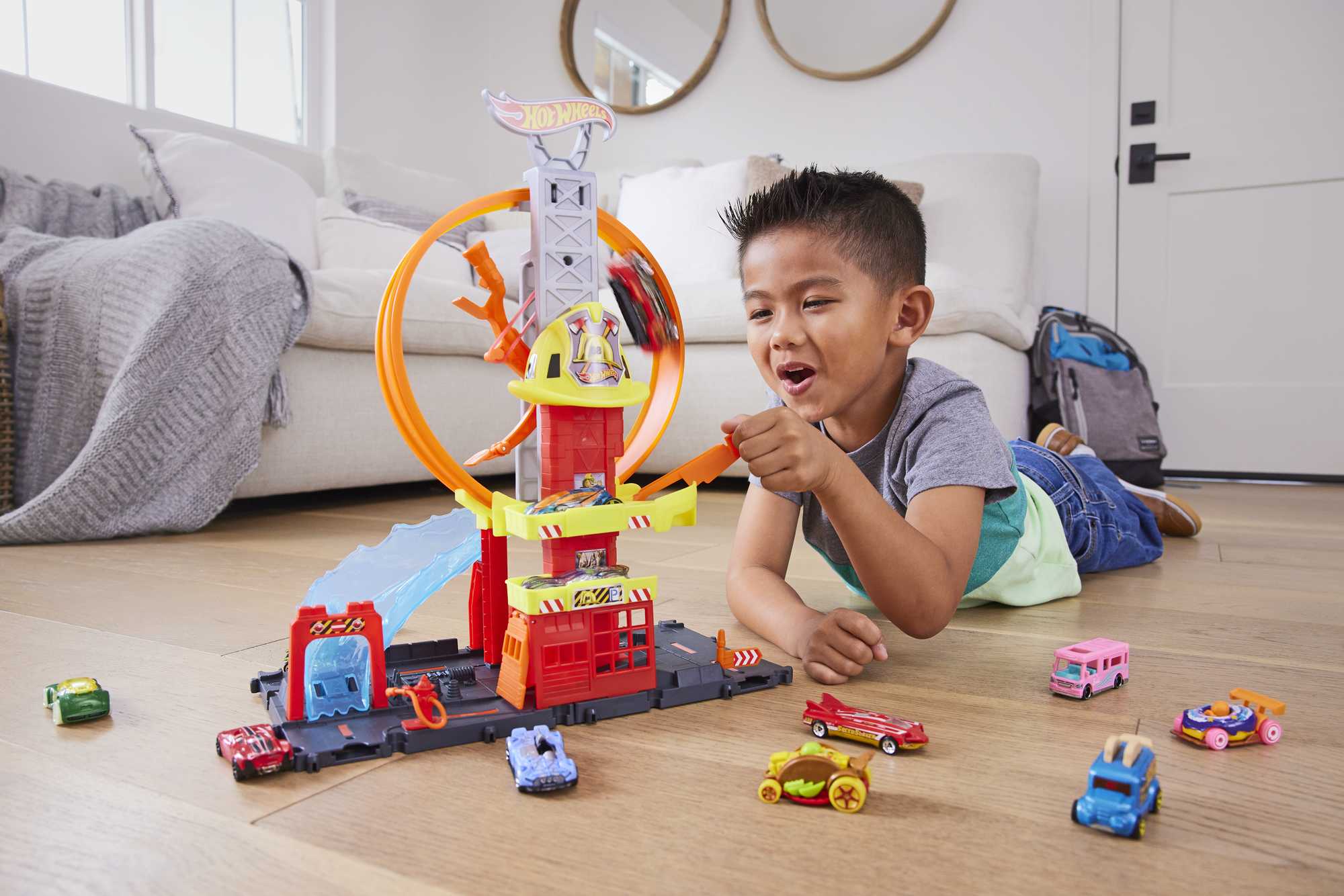 Hot Wheels City Super Loop Fire Station Playset. Track Set With 1 Toy Car - Image 2