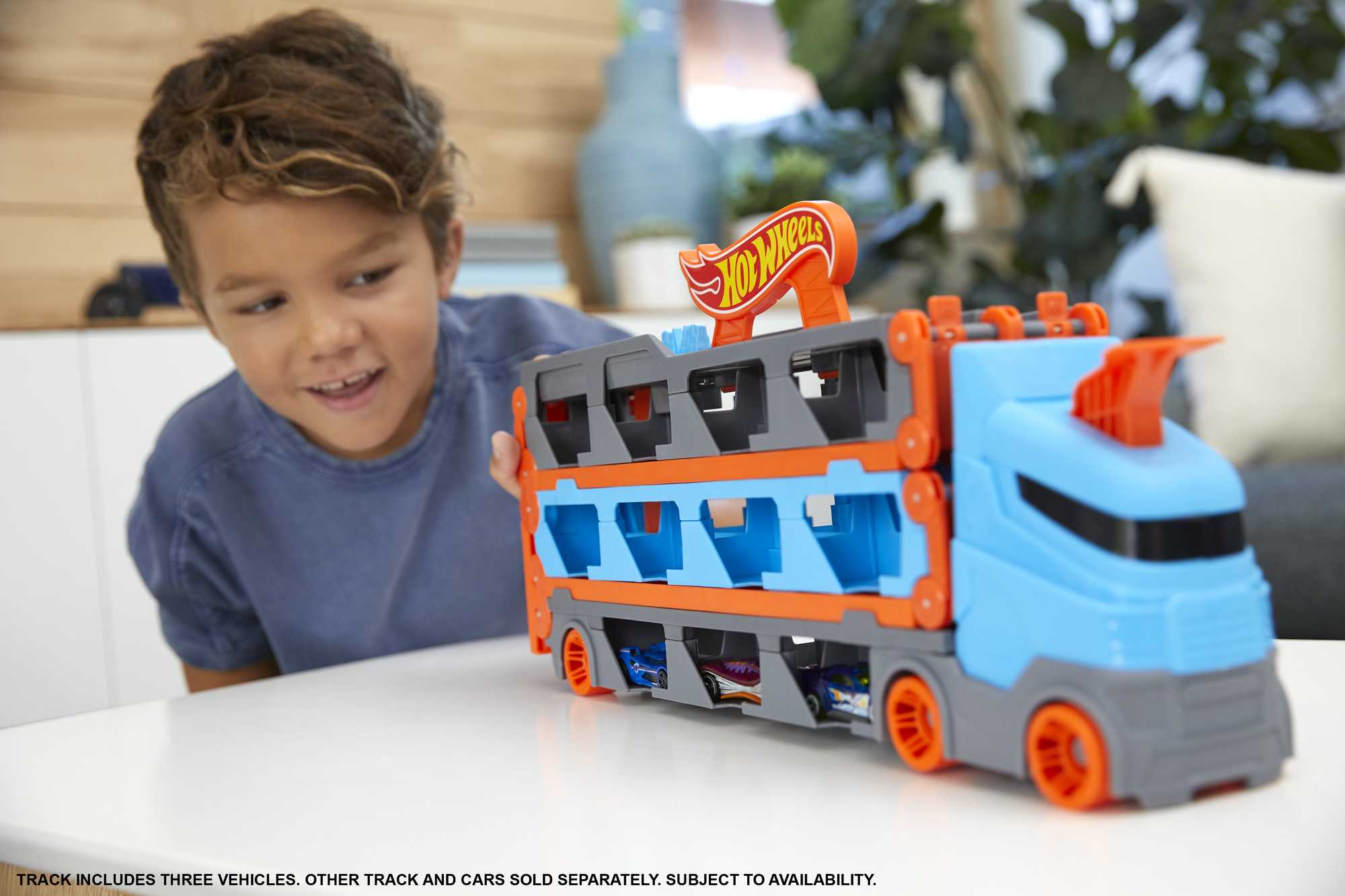 Hot Wheels Speedway Hauler - Image 2