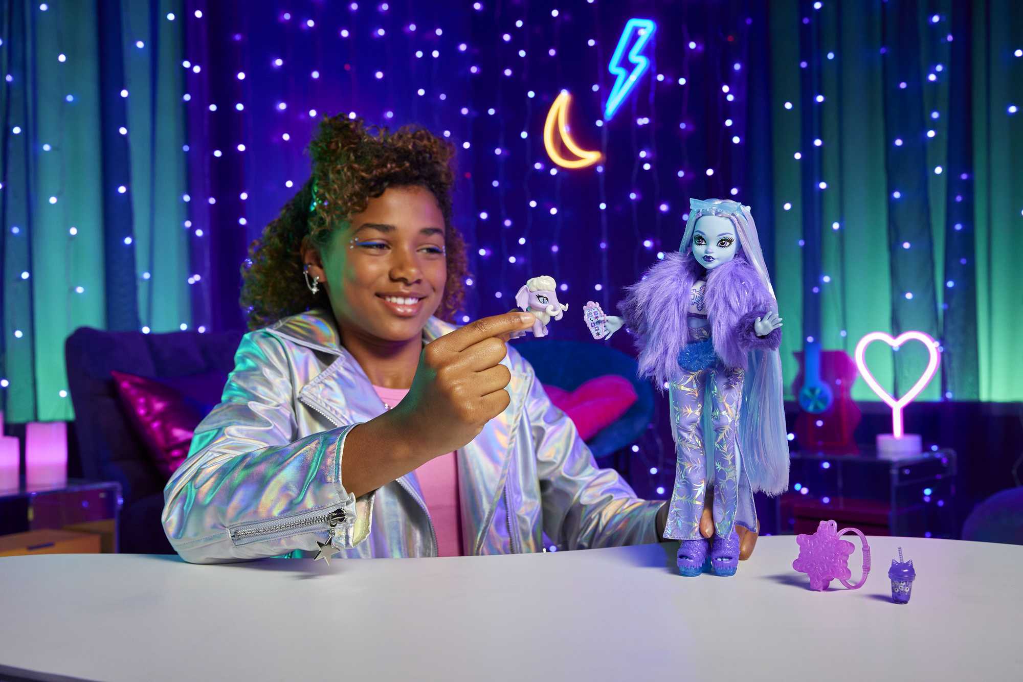 Monster High Doll. Abbey Bominable Yeti Fashion Doll With Accessories - Image 2