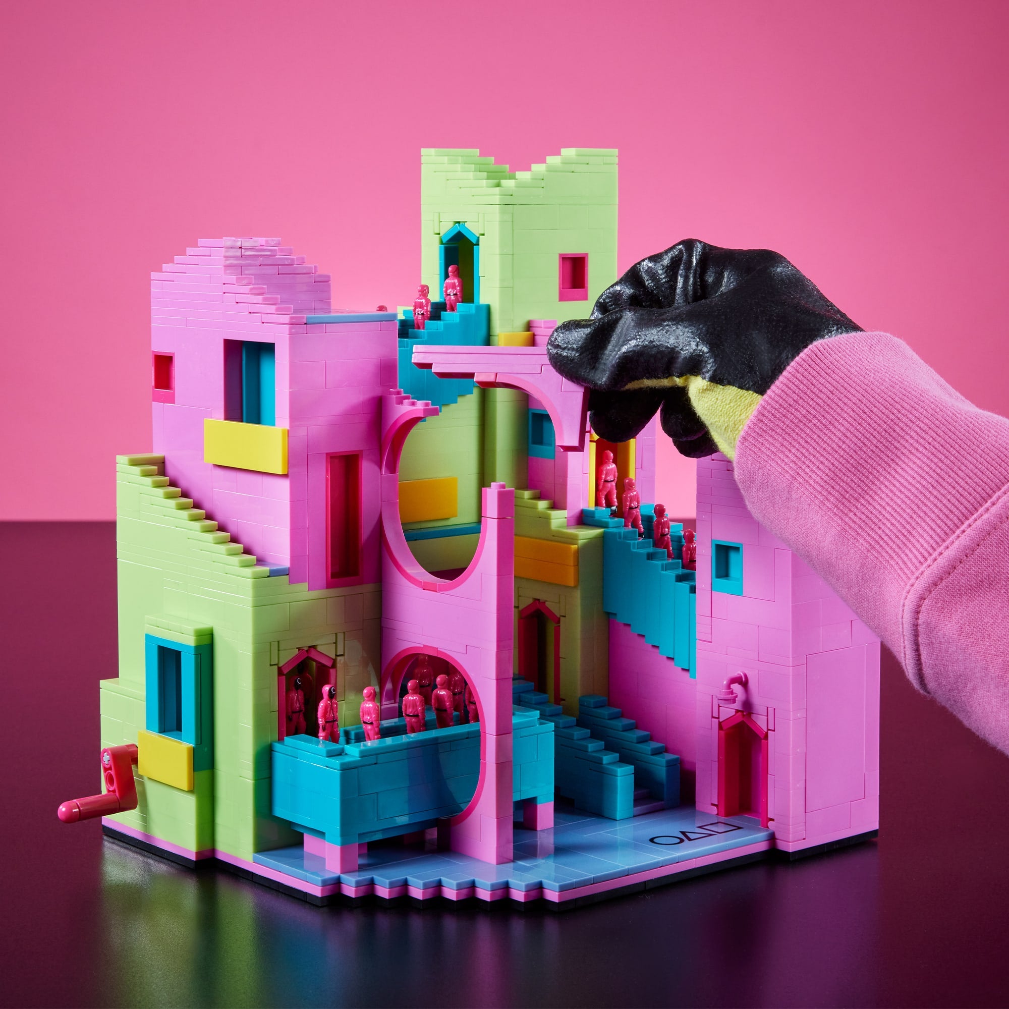MEGA Squid Game Staircase Collector Building Set - Image 11
