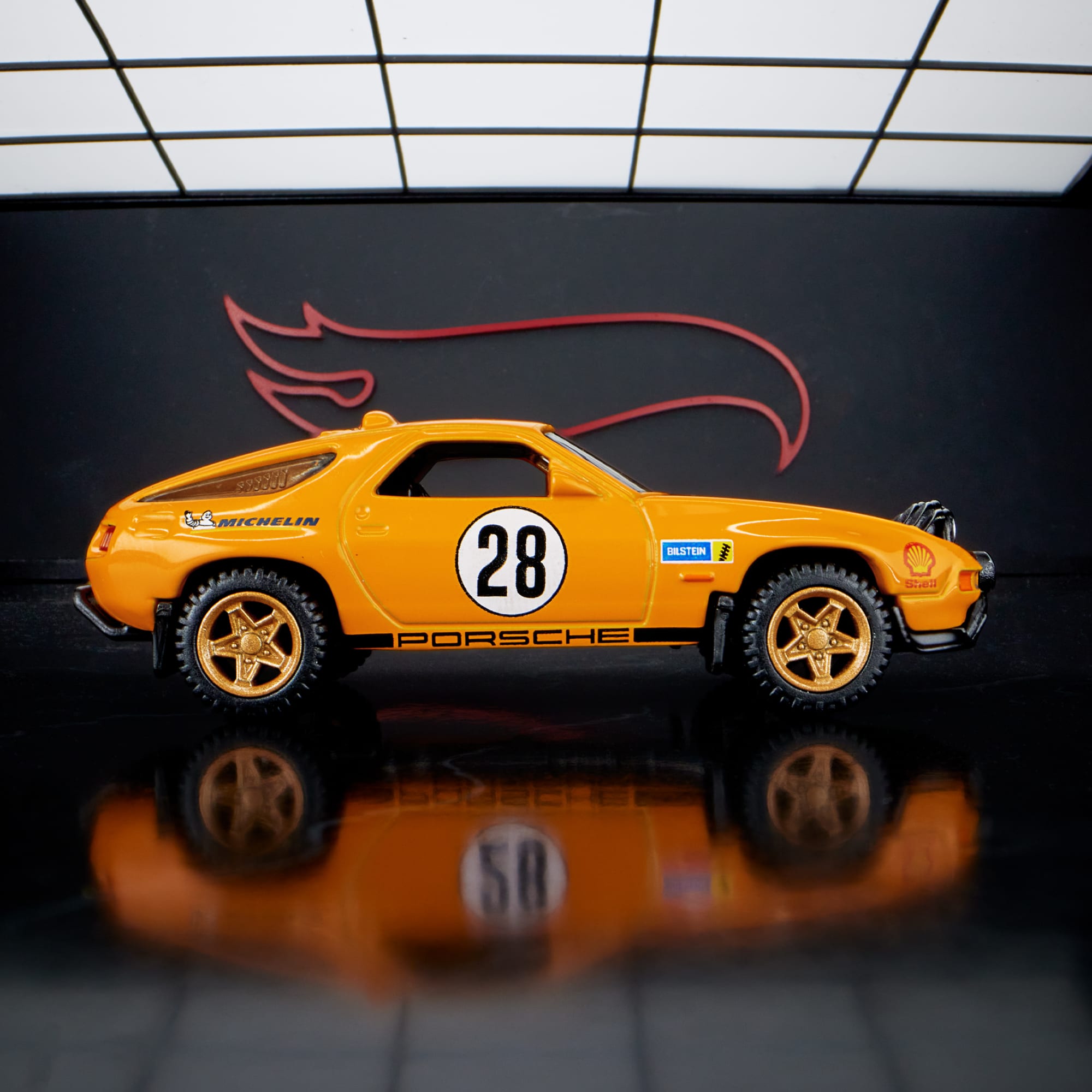 Hot Wheels Elite 64 Porsche 928 Safari - Image 2