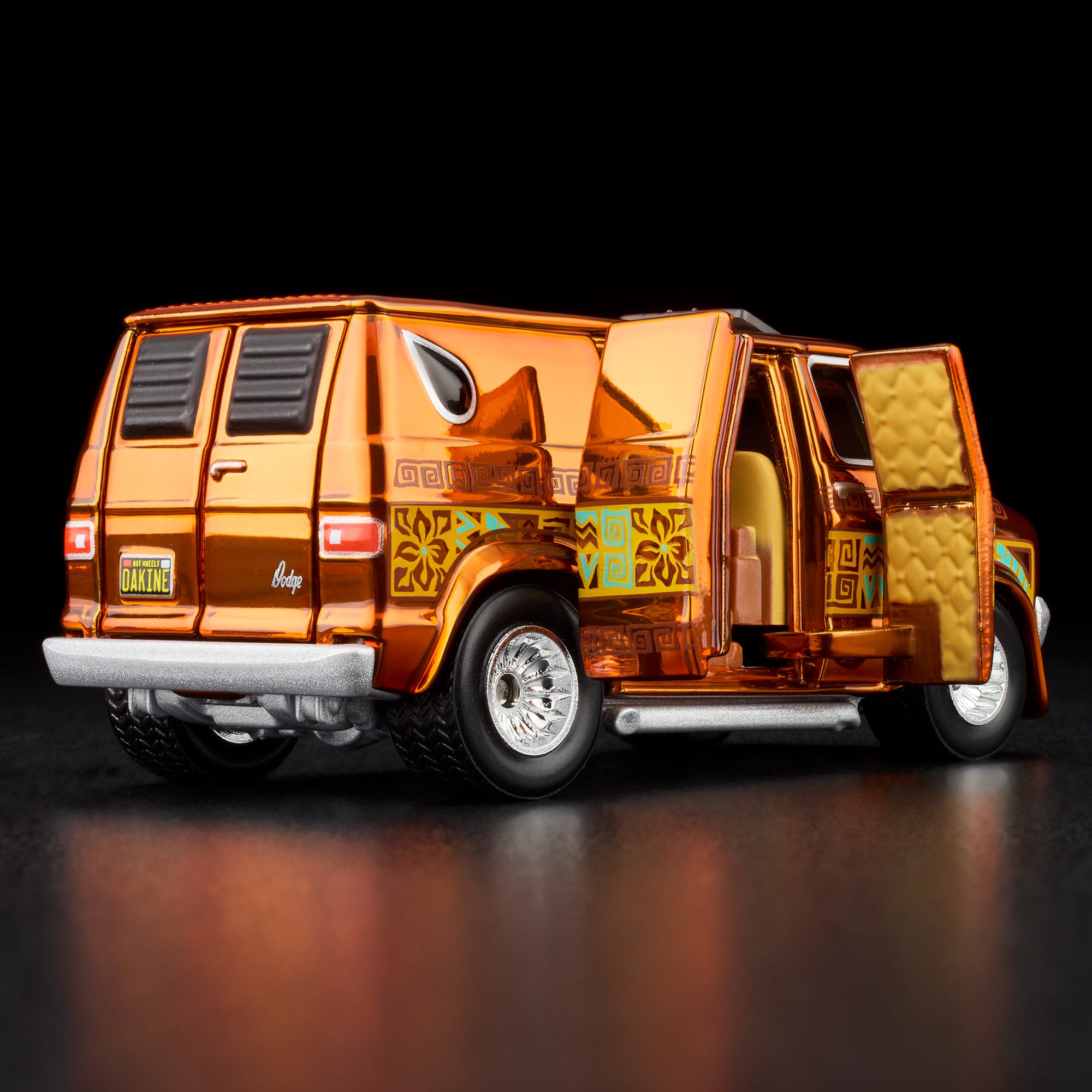 Hot Wheels RLC Exclusive '70s Dodge Tradesman Van - Image 4