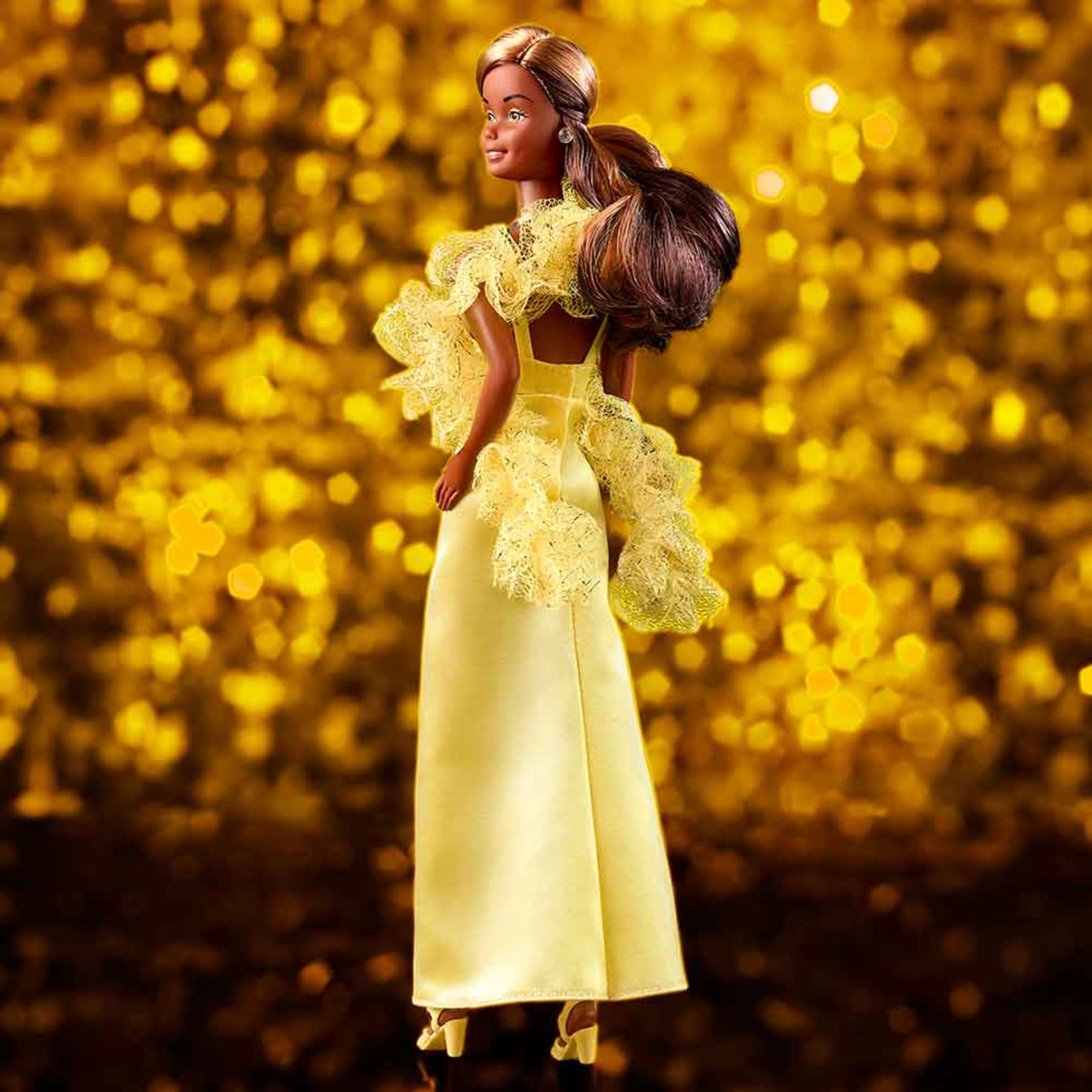 1977 Superstar Christie Barbie Doll - Image 3