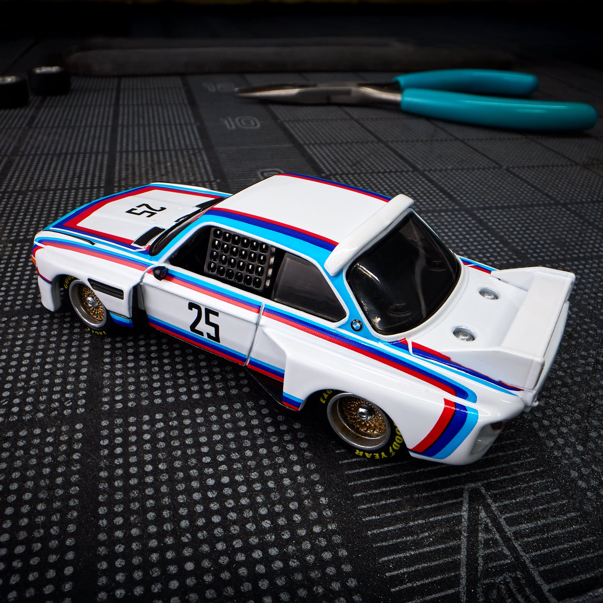 Hot Wheels Elite 64 1975 BMW 3.0 CSL Race - Image 12