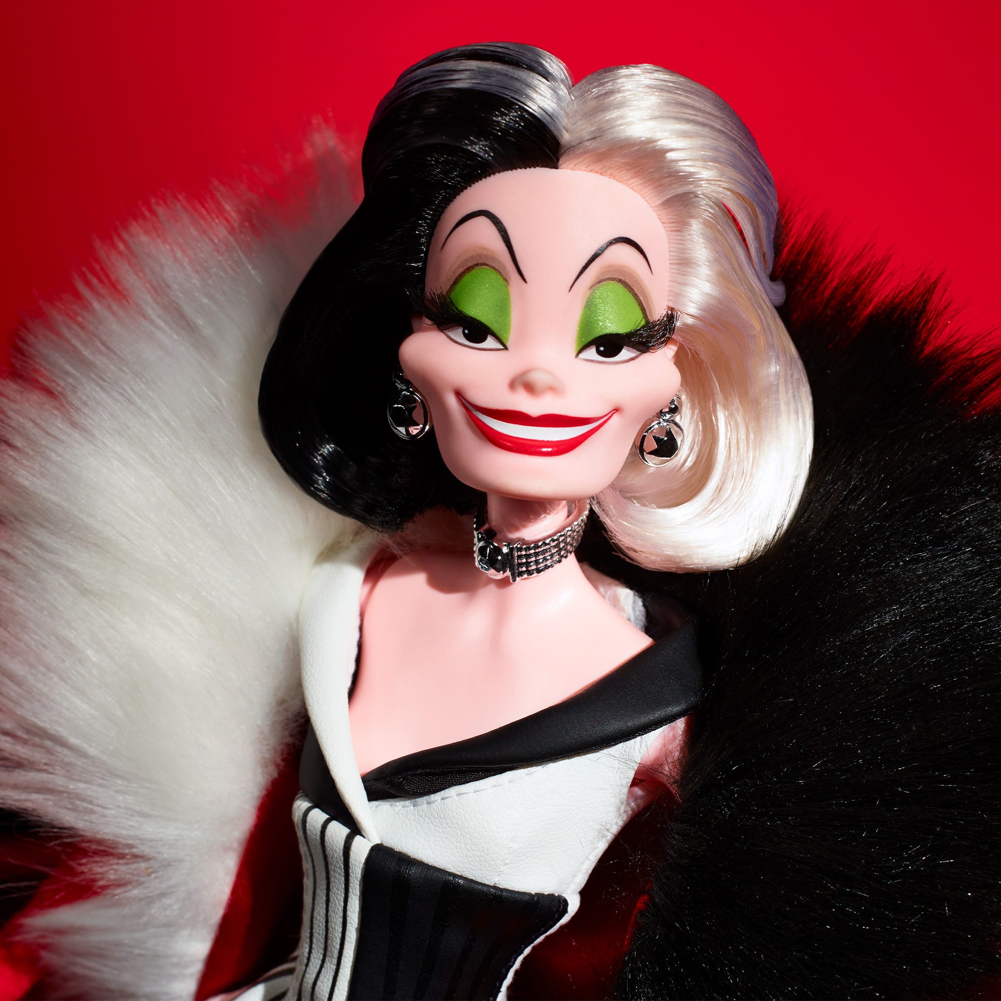 Disney Darkness Descends Cruella De Vil Doll - Image 5