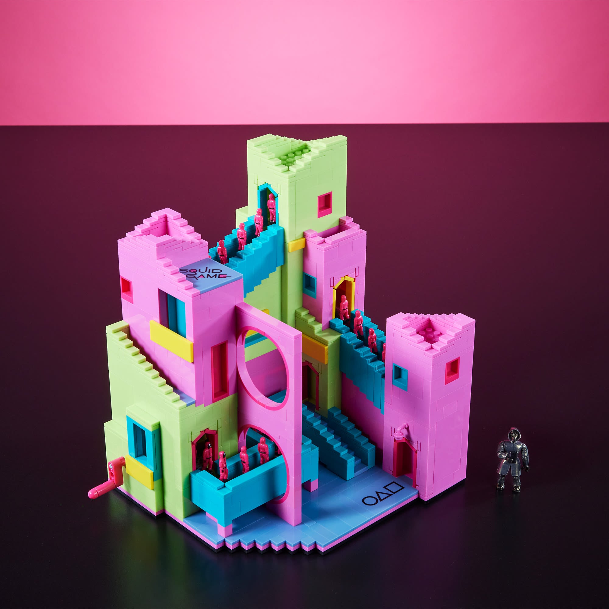 MEGA Squid Game Staircase Collector Building Set - Image 13