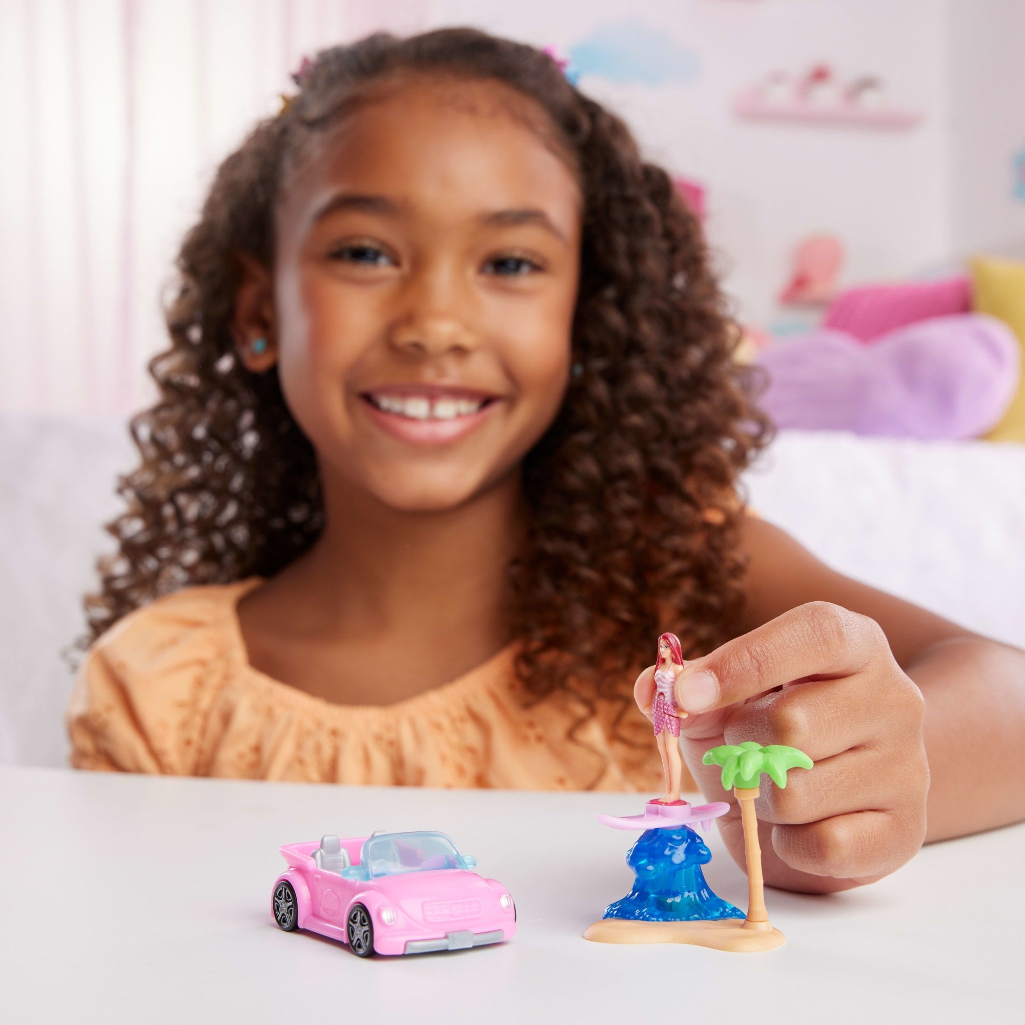 Barbie Mini BarbieLand Vehículo para Muñecas Clínica de Atención - Image 2