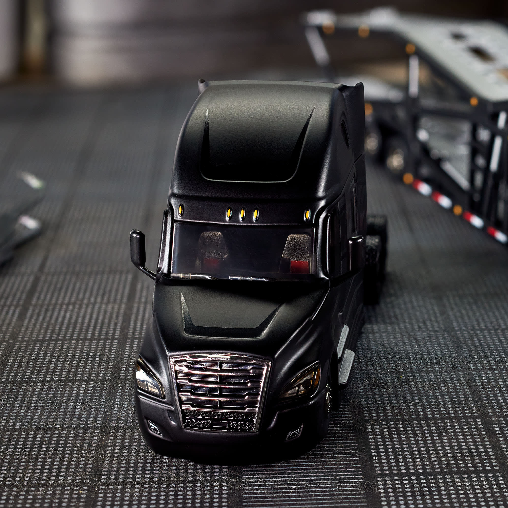 Hot Wheels Elite 64 Freightliner Cascadia - Image 5