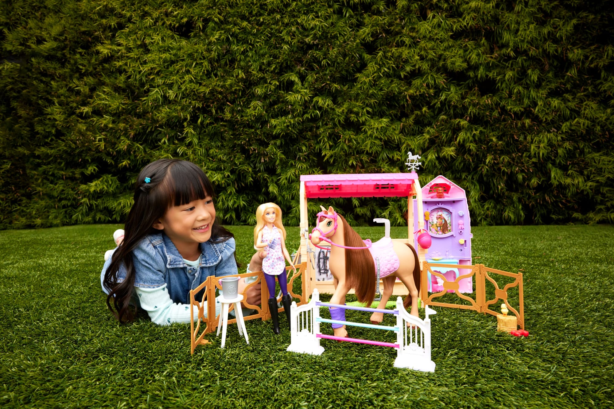 Barbie Detective La Gran Carrera de Caballos Set de Juego Establo de los Sueños - Image 2