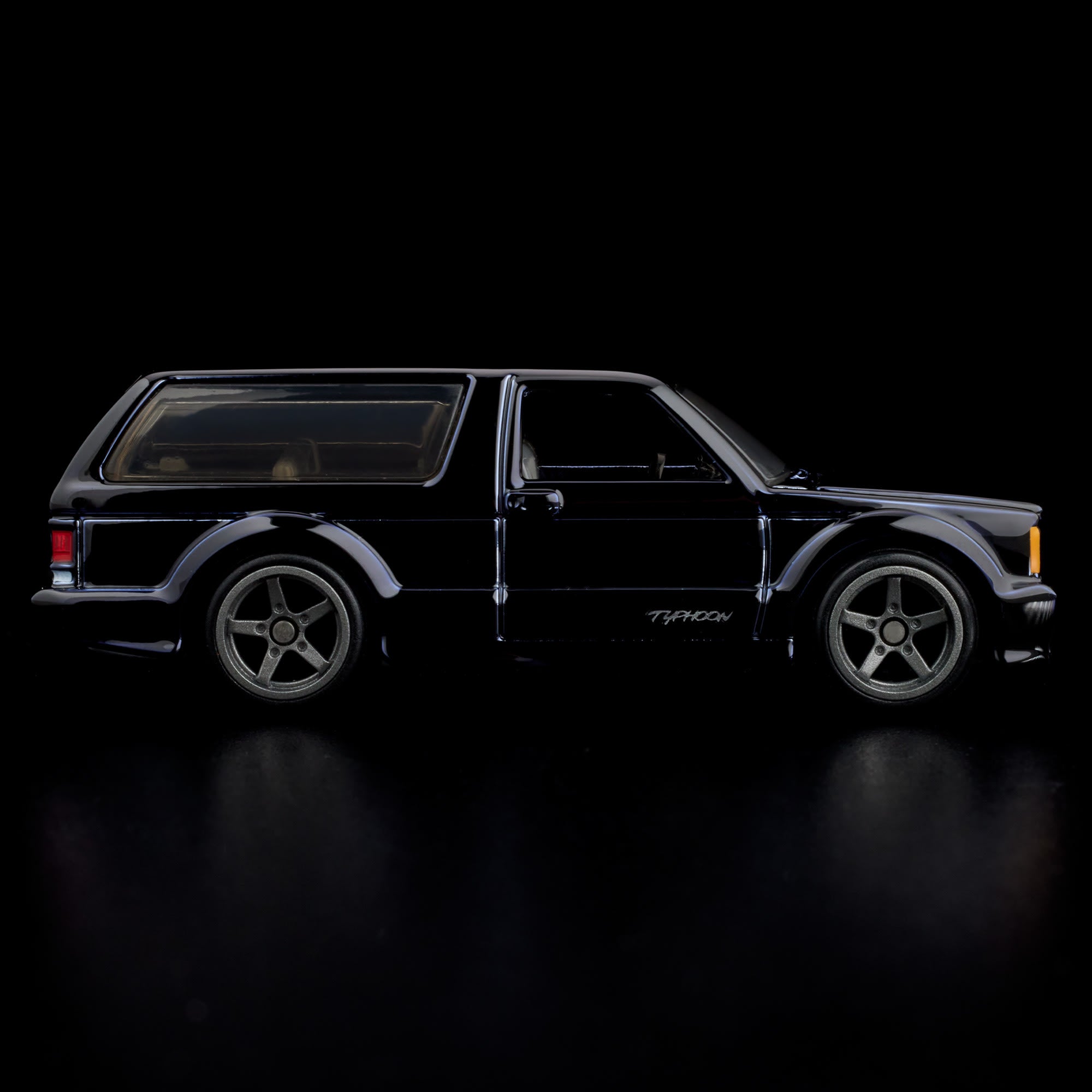 Hot Wheels RLC Exclusive 1992 GMC Typhoon - Image 7