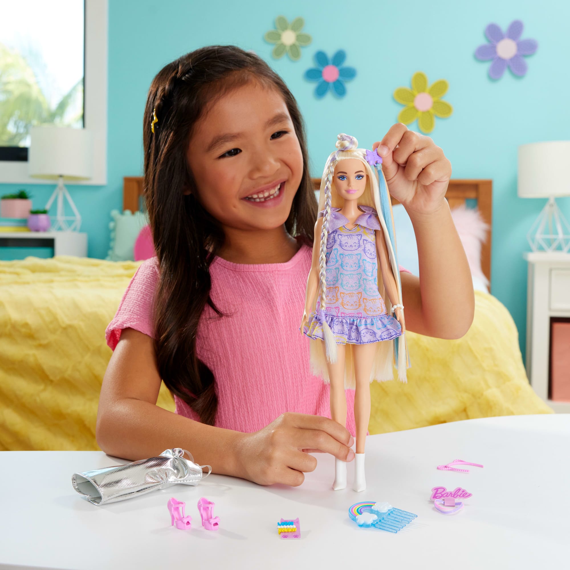 Barbie Fun & Fancy Doll & Accessories. Blonde Fashion Doll With Extra-Long Hair & 2 Looks - Image 2