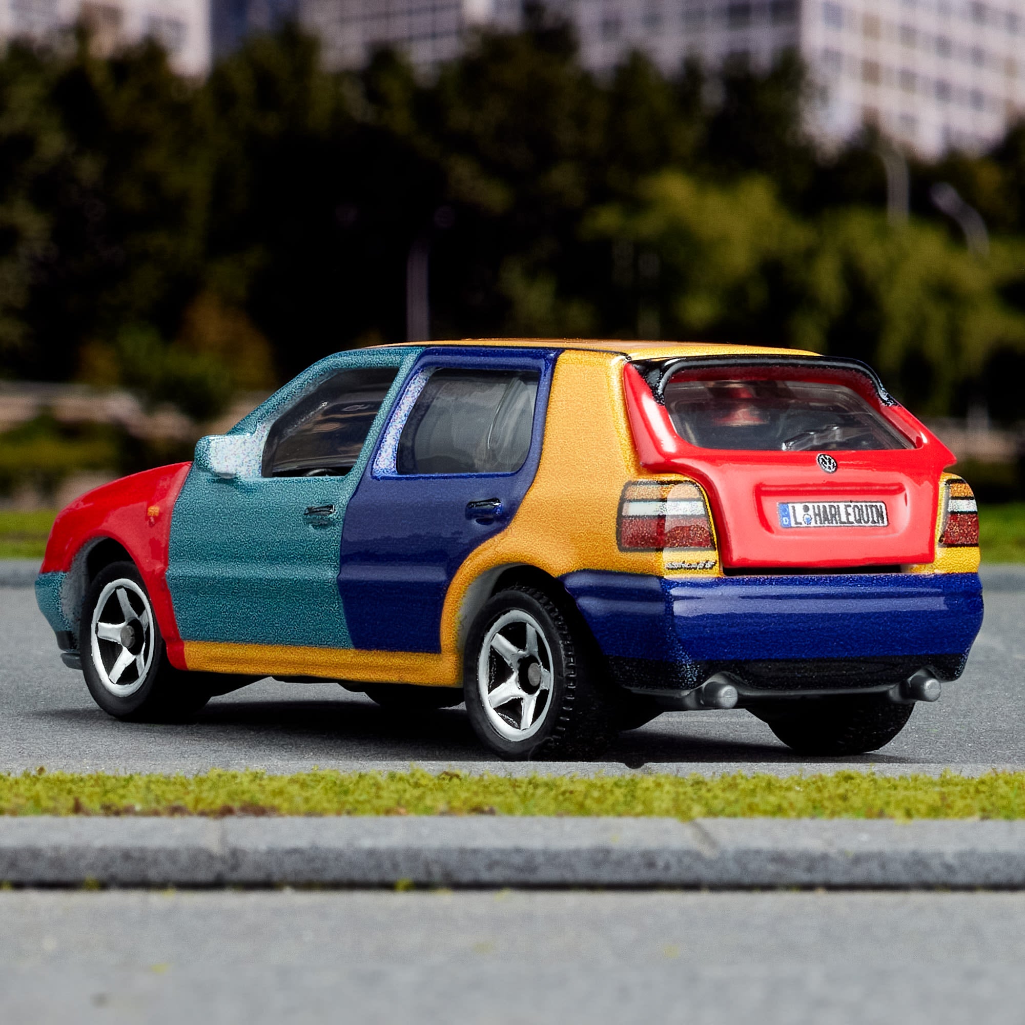 Matchbox 1995 Volkswagen Golf Harlequin - Image 4
