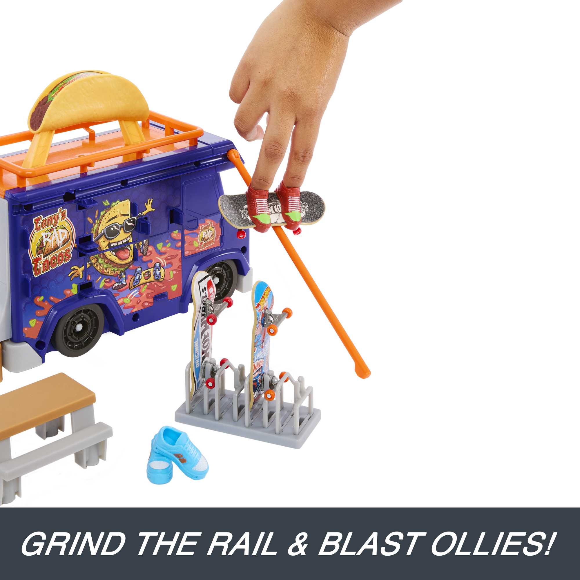 Hot Wheels Skate Taco Truck Play Case With 1 Fingerboard & 1 Pair Of Shoes - Image 3