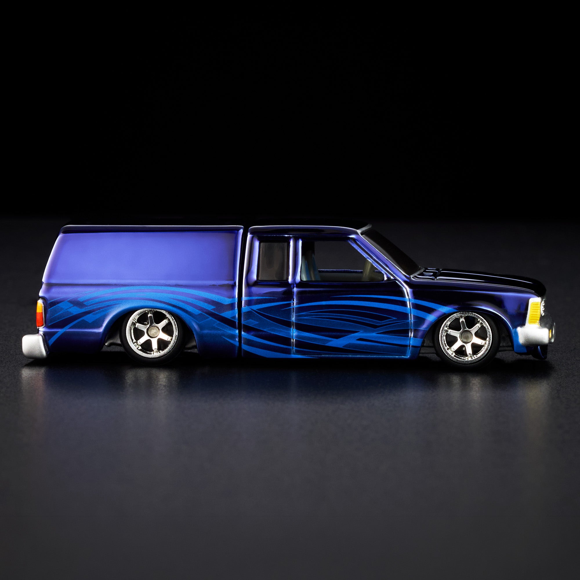 Hot Wheels RLC Exclusive 1986 Nissan 720 King Cab - Image 4