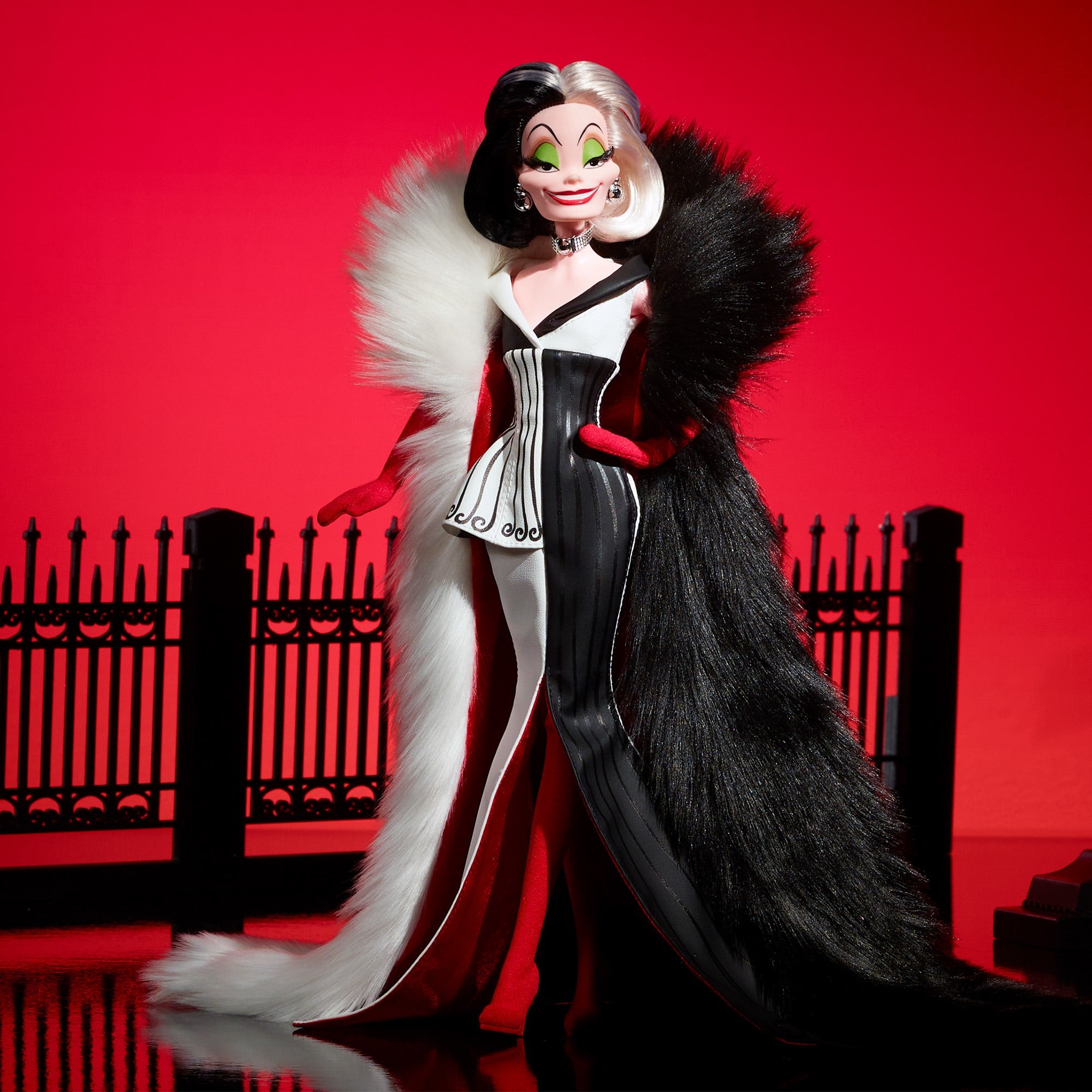 Disney Darkness Descends Cruella De Vil Doll - Image 4