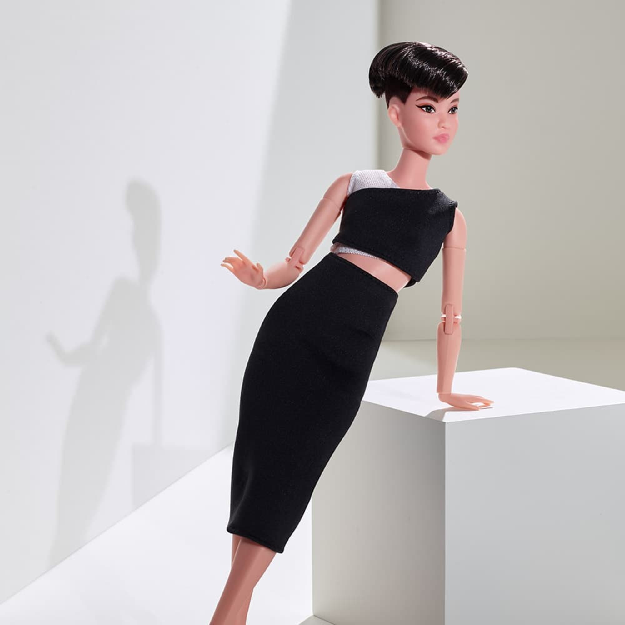 Barbie Looks Doll (Petite. Brunette Pixie Cut) - Image 4
