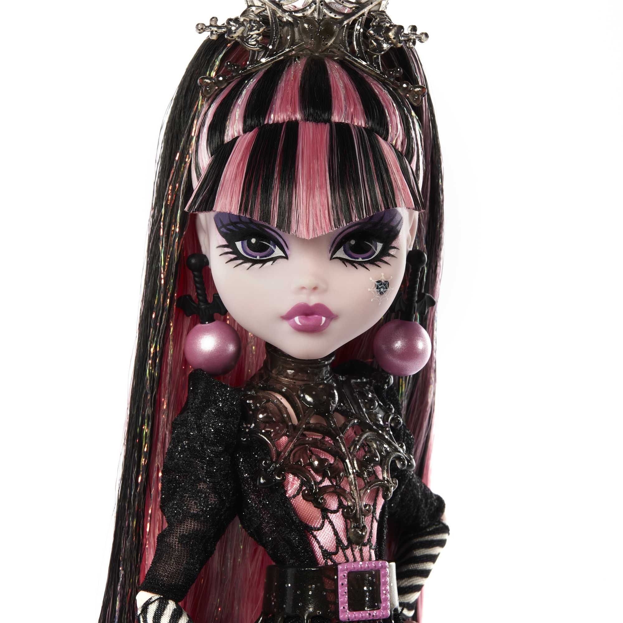 Monster High Howliday: Winter Edition Draculaura Doll - Image 3