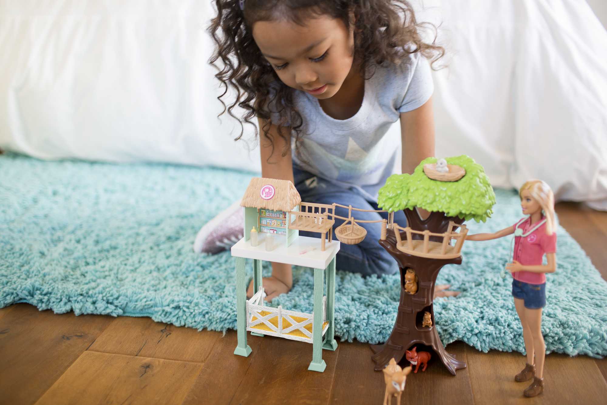 Barbie Animal Rescuer Doll & Playset - Image 2