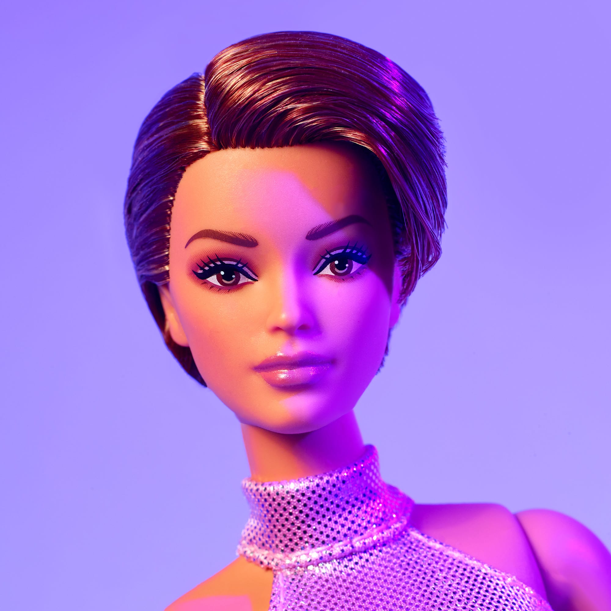 Barbie Looks Doll #22 (Petite. Short Auburn Hair) - Image 6