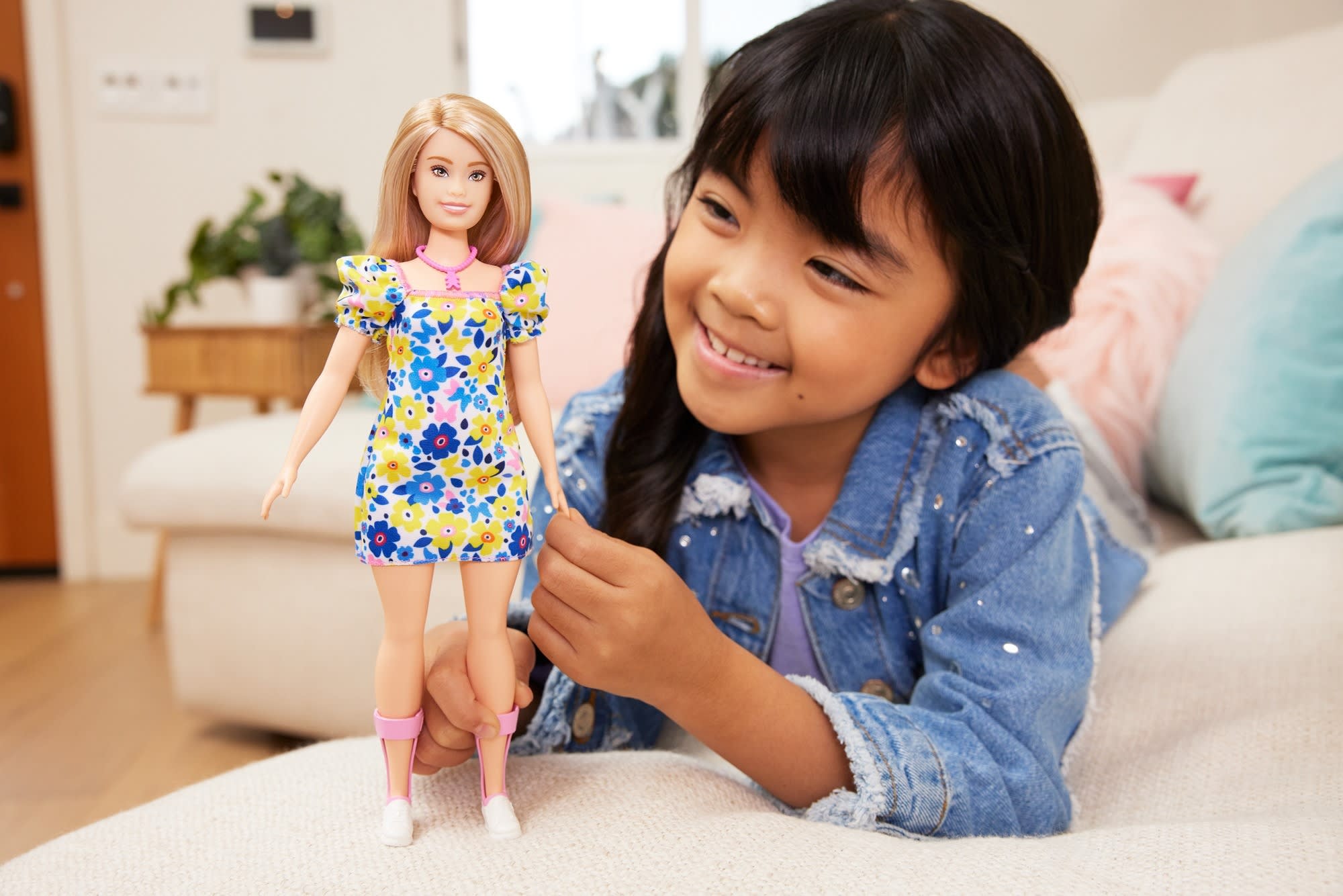 Barbie Fashionistas Poupée Atteinte de Trisomie 21 Avec Robe - Image 2