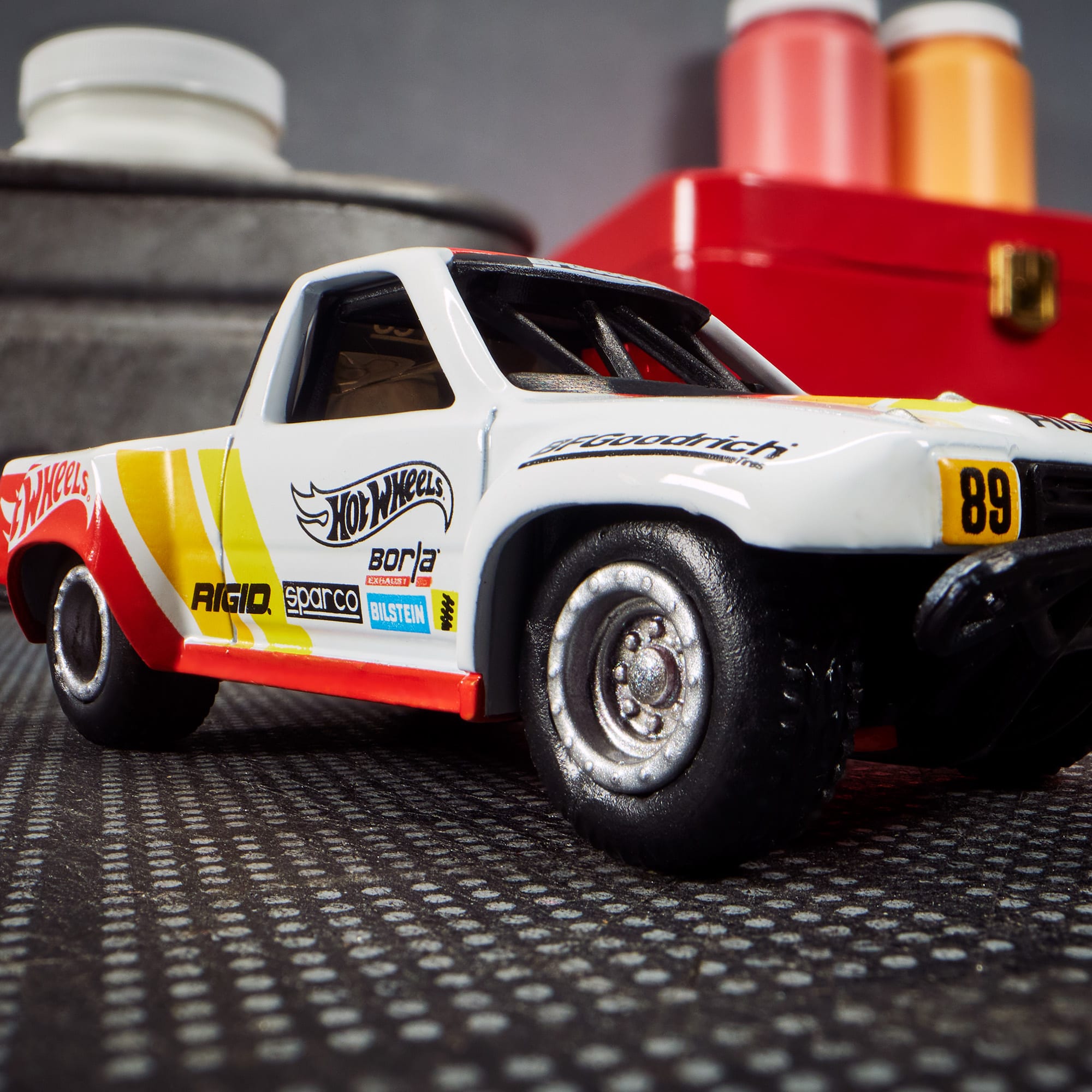Hot Wheels Elite 64 1989 Toyota HiLux Stadium Truck - Image 7