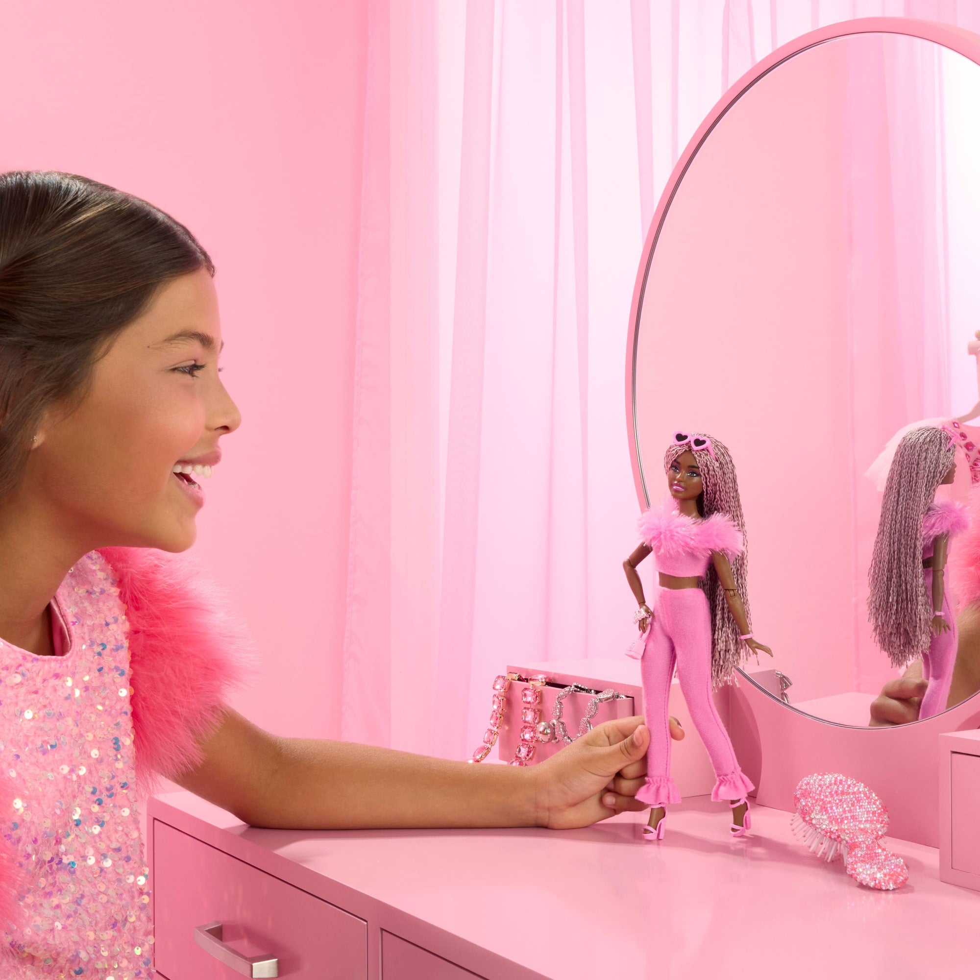 Barbie Style de Luxe Poupée4. Combinaison Rose. Cheveux Tressés - Image 2