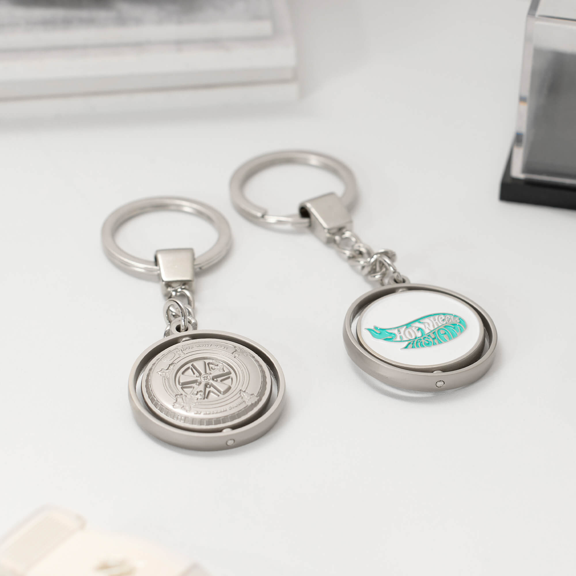 Hot Wheels x Daniel Arsham Spinner Keychain - Image 3
